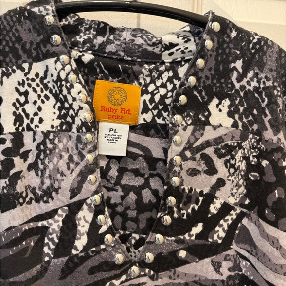 Ruby Rd. Black and Gray Patterned Top PL - Picture 3 of 3